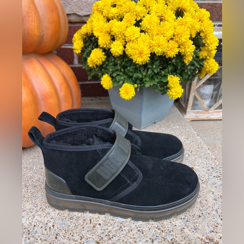 NWOT UGG Neumel Clear Chukka Boots